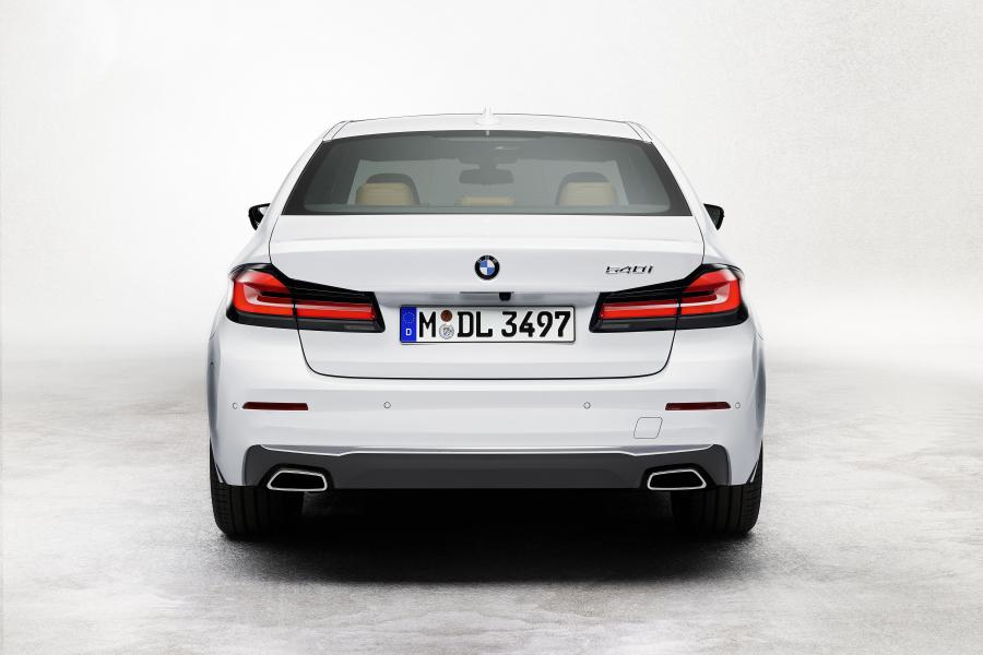  BMW 540i Luxury Line (G30) 2020 года  (WW) (фото 15 из 29)